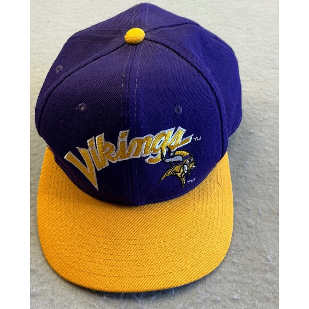 Vintage Sports Specialties Minnesota Vikings Script Fitted Hat 7 1/4 Purple NFL